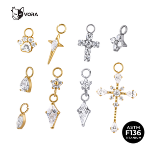 Joyería <span class=keywords><strong>para</strong></span> Piercings Corporales de Titanio ASTM F136, Colgantes de Circonita Cúbica (CZ) y Dijes Colgantes de Cruz y Pata, Chapados en Oro de 18K, <span class=keywords><strong>para</strong></span> Pendientes Clicker, Labret y Anillos de <span class=keywords><strong>Labio</strong></span> - Product Image 1