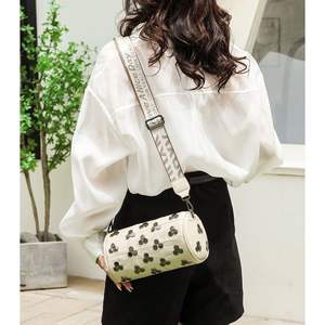 กระเป๋าแมสเซ็นเจอร์สำหรับผู้หญิงกระเป๋าสะพายไหล่กว้างลำลองมีสายสะพายหมอน - Product Image 2