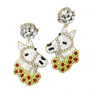 Pendientes Colgantes Doris con Cuentas y Flores Plateadas, Joyería Artesanal Inspirada en el Océano, Intrincado Trabajo de Cuentas, para Fiesta de Mujer - Product Image 4