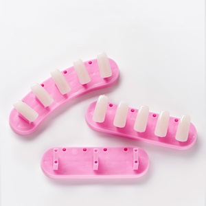 Support de présentation professionnel pour manucure, idéal pour la formation pratique avec vernis à ongles et outils de salon à domicile - Product Image 3