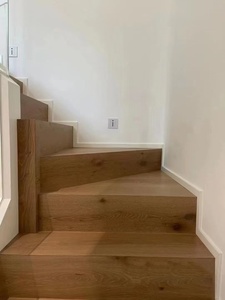 Marches d'<span class=keywords><strong>escalier</strong></span> en bois courbé traditionnelles et durables pour l'intérieur avec bande antidérapante et construction bois-acier, garantie de 3 ans - Product Image 3