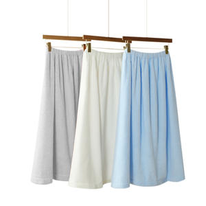 เสื้อคลุมอาบน้ำผ้าฝ้ายแท้สำหรับผู้หญิง แบบไร้สายรัดไหล่ เนื้อนุ่ม ซึมซับดี สีขาว ชมพู ฟ้า เทา น้ำตาลอ่อน เหลือง เหมาะสำหรับใส่ในฤดูใบไม้ร่วง - Product Image 1