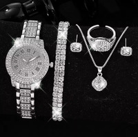 Meilleure vente en direct : Montre chinoise en alliage de style romain pour femme, entièrement sertie de diamants, avec bracelet et design Fortune-Bowl