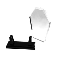 Trophée moderne en acrylique géométrique, plaque en plexiglas transparente gravée au laser personnalisée avec un élégant support noir