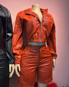 طقم نسائي من قطعتين لخريف 2025، جاكيت كاجوال بغطاء للرأس من الجلد الصناعي مع سحاب وأكمام طويلة + شورت متناسق من الجلد الصناعي - Product Image 5