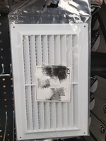 Grille d'aération moderne en plastique blanc avec couvercle à moustiquaire pour climatisation de bureau