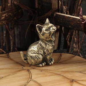 Affascinante Statuetta di Gatto in Ottone, Perfetta per Decorazioni Casa, Regali, Oggetti da Collezione, Decorazioni Natalizie - Product Image 3