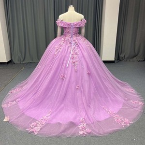Vestido de Quinceañera Lsany284 Lavanda Natural con Hombros Descubiertos, Apliques Florales 3D, Tul Brillante, Estilo Princesa y Escote Corazón - Product Image 3