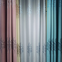 Tissu de rideau de haute qualité à motif d'arbre vert, haute précision, adapté aux chambres à coucher et aux salons.