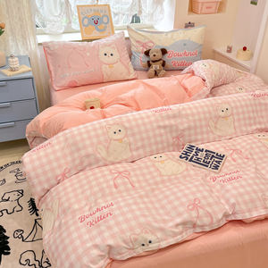 Parure de lit quatre pièces en coton à carreaux roses pour chat, comprenant draps, taies d'oreiller et housse de couette - Product Image 4