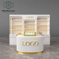 Étagères de présentation personnalisées pour parfums et cosmétiques |   Vitrines de présentation pour la vente de produits de beauté de luxe |   Solution de design d'intérieur pour magasin de mode