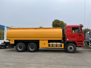 Camion-citerne à carburant lourd 6x4 à 10 roues avec essieu tandem arrière et pompe de distribution mobile - Product Image 5