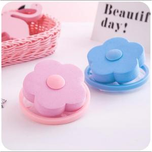 Filtro flotante para lavadora, removedor de pelusas, limpiador de ropa portátil con forma de flor rosa y azul para el cuidado de la ropa - Product Image 4