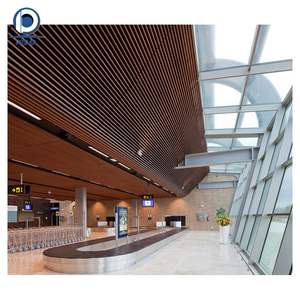 Rejilla de techo de paso cuadrado de aluminio de grano de madera Prima, rejilla de techo con ranura en forma de U cuadrada de hierro a la venta - Product Image 4