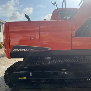 รถขุดตีนตะขาบ Doosan DX140LC-9C ขนาด 15 ตัน พร้อมบุ้งขุดสีแดง วาล์วไฮดรอลิก Kawasaki - Product Image 5