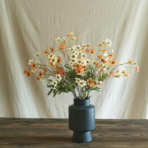 Arreglo Floral Artificial de Pequeñas Flores de Ciruelo, Adorno Floral Pastoral para Decoración del Hogar y Ambiente de Mesa de Comedor de Restaurante - Product Image 1