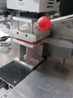 Nouvelle presse à chaud automatique à plat de haute précision pour le transfert de logos et de motifs sur vêtements de marque