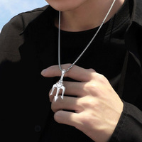 Style populaire titane Aquaman Trident pendentif Shenzhen colliers vente en gros collier inspiré du créateur