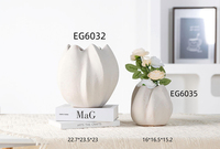 Vase décoratif moderne de luxe monochrome en céramique légère blanche pour table, motif citrouille et fruit étoilé