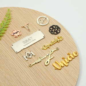 Label Kain Berkualitas Tinggi 3D Embossed, Dapat Dicuci, Bentuk Persegi Panjang, Logo Logam <span class=keywords><strong>Custom</strong></span>, Ukiran Merek untuk Pakaian - Product Image 5