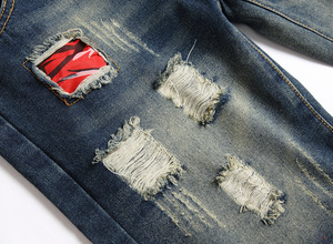 กางเกงขาสั้นผู้ชายทรงฮิปฮอปผ้าเดนิมเย็บปะติดปะต่อแบบขาดๆ เอวกลาง ระบายอากาศได้ดี ปลายขาพับได้ - Product Image 5