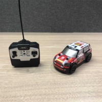 YT 1/28 WRC 2WD Mini voiture de vitesse télécommandée 12 KM/H voiture de course RC avec lumière, pneus en caoutchouc pour jouer en plein air