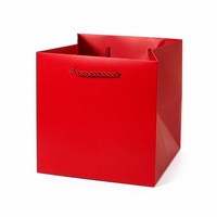 Sac de courses rouge en forme de cube avec poignée en corde, emballage cadeau carré pour événements de vente au détail, cadeaux de fête, impression personnalisée, affichage de la marque