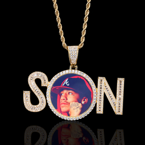 Collier pendentif personnalisé NUOYA avec photo et initiale, plaqué or 18 carats, serti <span class=keywords><strong>de</strong></span> diamants CZ, bijoux hip-hop pour hommes - Product Image 2