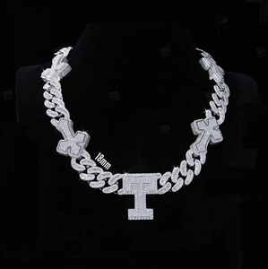 Collar de Cruz con Letra Personalizada de Plata 925 de Alta Calidad y Lujo con Diamante Moissanite VVS para Hombre y Mujer, Regalo a Precio de Fábrica - Product Image 1