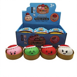 Juguete Antiestrés de Peluche con Forma de Gorro Navideño, Juguete Sensorial de Vinilo y Plástico para Aliviar el Estrés, Juguete Descompresivo con Sonido - Product Image 1