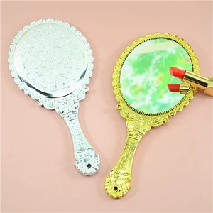 Espejo de maquillaje retro de alta calidad con patrón de encaje dorado plateado, espejo ovalado con mango vintage barato, espejo de maquillaje para mujer - Product Image 1