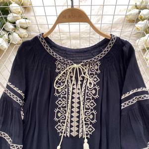 Camicette da <span class=keywords><strong>donna</strong></span> con ricamo floreale taglia unica camicetta Vintage con lacci e lanterna a maniche lunghe Boho Blusas - Product Image 4