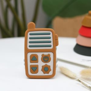 Sonaglio a forma di Walkie-talkie giocattolo in Silicone morbido personalizzato - Product Image 3
