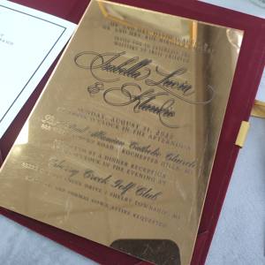 Folio d'invitation <span class=keywords><strong>de</strong></span> mariage en velours bordeaux, luxe personnalisé, cadeau <span class=keywords><strong>de</strong></span> mariage pour inviter, ensemble avec <span class=keywords><strong>miroir</strong></span> en acrylique doré et enveloppe - Product Image 2