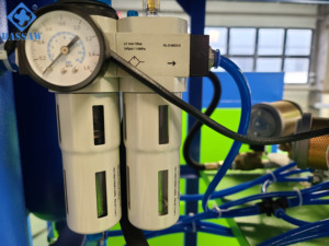 เครื่องเป่าขวด PET <span class=keywords><strong>มือ</strong></span><span class=keywords><strong>สอง</strong></span>ขวดพลาสติกประหยัดพลังงานอุปกรณ์การผลิตขวดน้ำและขวดเครื่องดื่ม - Product Image 4