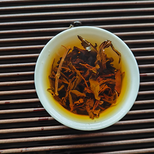 Thé noir Dian Hong de Yunnan, pur, sauvage, de vieilles plantes, de haute qualité, en vrac, chinois, amincissant, emballé sous vide, en vrac - Product Image 5