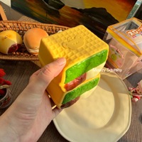 Produit phare : Gâteau carré de haricot rouge moelleux, super doux à rebond lent, jouet anti-stress à presser en forme de pâtisserie simulée, boîte surprise cadeau