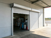 Porte à enroulement minimaliste en aluminium anti-rayures pour supermarchés, résistante à l'usure pour ouverture à haute fréquence
