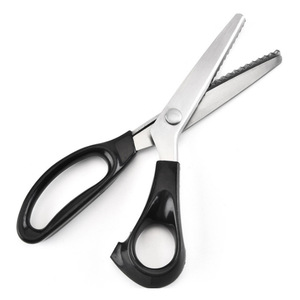 Ciseaux à dentelle en <span class=keywords><strong>tissu</strong></span> Scie à dents ondulées Coupe du <span class=keywords><strong>tissu</strong></span> Ciseaux à bords à motifs - Product Image 2
