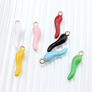 จี้สีพริกไทยน้ำมันหยดจี้ทรงพริกสำหรับทำสร้อยข้อมือแบบทำมือ - Product Image 1