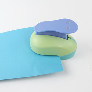 Mini perforadora de plástico con forma de estrella <span class=keywords><strong>para</strong></span> impresión de etiquetas de álbum de recortes, tarjetas, perforadora artesanal <span class=keywords><strong>para</strong></span> <span class=keywords><strong>manualidades</strong></span> - Product Image 5