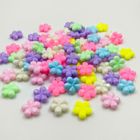 Macaron couleur cinq pétales trou droit petites perles de fleur pétale à facettes plastique acrylique et Lucite pour le printemps bricolage matériel de perles