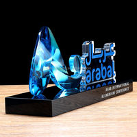 Nouvel arrivage Trophée de verre de cristal de luxe Prix VIP Design personnalisé Forme Crystal Award Crystal Souvenir Ornement