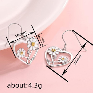 Orecchini Pendenti a Cuore con Margherite per Donne, Design Floreale, Accessori per Orecchie da Indossare Quotidianamente - Product Image 4