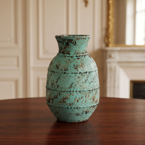 Jarrón de cerámica turquesa perfecto para arreglos florales estéticos y que realza la decoración de tu hogar o mesa. - Product Image 2