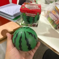 Jouet Squishy Géant Pastèque à Presser, Jouet Anti-Stress en Forme de Fruit Rempli de Liquide avec Boîte d'Affichage Couleur