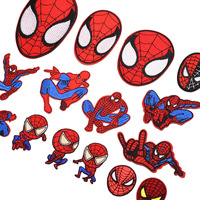 Parches Bordados Termoadhesivos con Diseño de Superhéroe en Posición de Gateo con Patrón de Red Azul y Rojo para Ropa con Temática de Acción