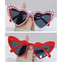 Lunettes de soleil en forme de cœur, cadeaux de mariage et de fiançailles, lunettes vintage blanches avec perles, lunettes pour demoiselles d'honneur, cadeaux pour la fête de mariage