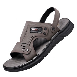 Sandales en cuir pour hommes, à bout ouvert, pour l'été, à enfiler, chaussures de plage, semelle extérieure en caoutchouc, semelle intermédiaire en EVA, doublure en PU, motif léopard, style uni - Product Image 1