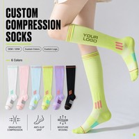 QIANGYI Vente en gros de chaussettes de yoga et de cyclisme pour femmes, personnalisées, en spandex/polyester, respirantes, antidérapantes, écologiques, hauteur genou